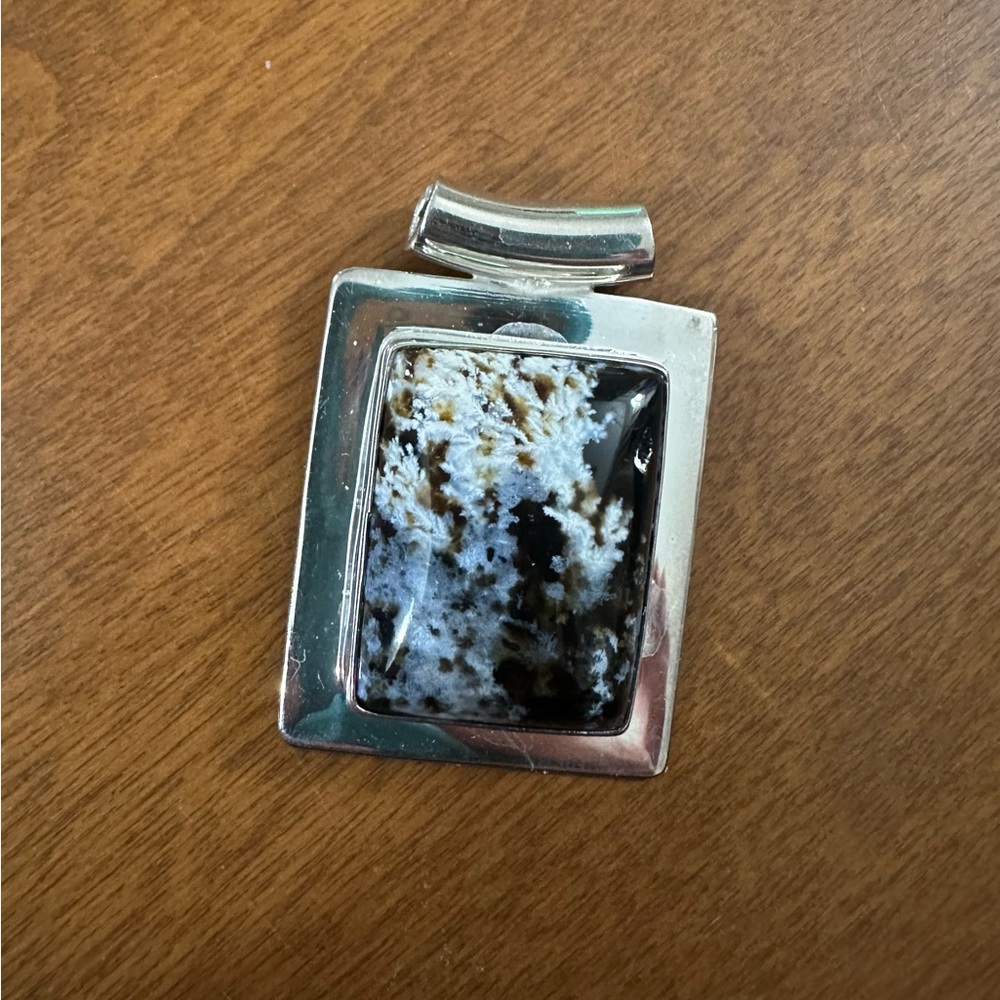Artistic 925 Sterling Silver Pendant with Black and Cream Stone